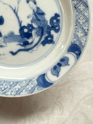 12 Chinese blue and white saucers with figural design, lingzhi and Chenghua marks, Kangxi — photo 6