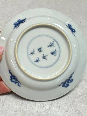 12 Chinese blue and white saucers with figural design, lingzhi and Chenghua marks, Kangxi — photo 10