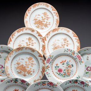 12 Chinese famille rose  and gilt-decorated plates with floral design, Qianlong — photo 6