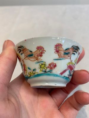 12 Chinese famille rose 'rooster' cups, Yongzheng/Qianlong — photo 13