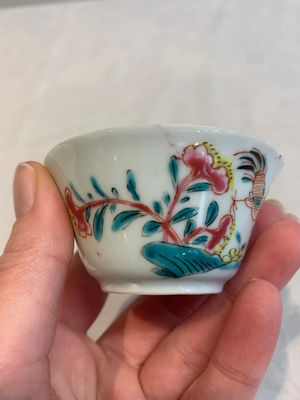 12 Chinese famille rose 'rooster' cups, Yongzheng/Qianlong — photo 15
