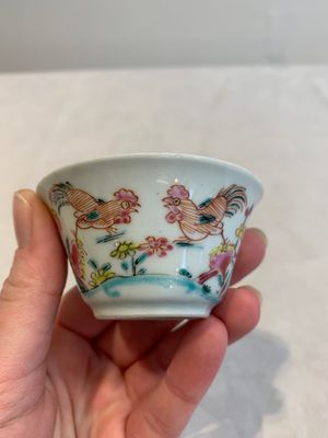 12 Chinese famille rose 'rooster' cups, Yongzheng/Qianlong — photo 28