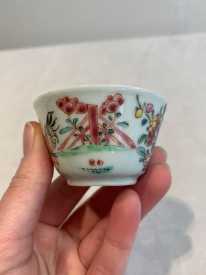 12 Chinese famille rose 'rooster' cups, Yongzheng/Qianlong — photo 60