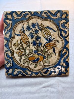 12 polychrome Kubachi pottery tiles with floral design, Dagestan, 19th C. — 照片 1