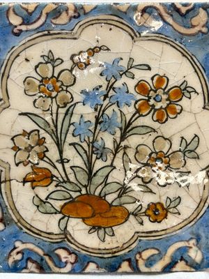 12 polychrome Kubachi pottery tiles with floral design, Dagestan, 19th C. — 照片 20