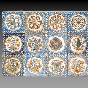 12 polychrome Kubachi pottery tiles with floral design, Dagestan, 19th C. — 照片 1