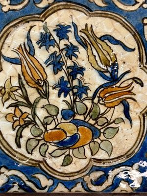 12 polychrome Kubachi pottery tiles with floral design, Dagestan, 19th C. — photo 2