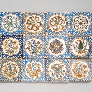 12 polychrome Kubachi pottery tiles with floral design, Dagestan, 19th C. — photo 2