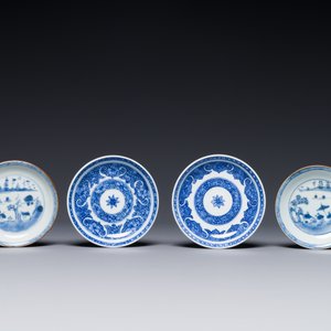 12 tasses et 13 soucoupes en porcelaine de Chine en bleu et blanc, dont certaines émaillées brun capucin, Kangxi/Qianlong — photo 2