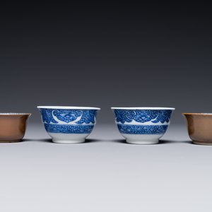 12 tasses et 13 soucoupes en porcelaine de Chine en bleu et blanc, dont certaines émaillées brun capucin, Kangxi/Qianlong — photo 4