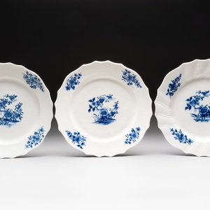 13 blue and white Tournai porcelain plates with floral design, 18/19th C. — photo 8