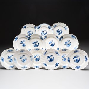 13 blue and white Tournai porcelain plates with floral design, 18/19th C. — photo 1