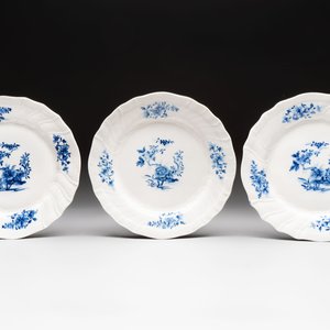13 blue and white Tournai porcelain plates with floral design, 18/19th C. — photo 4