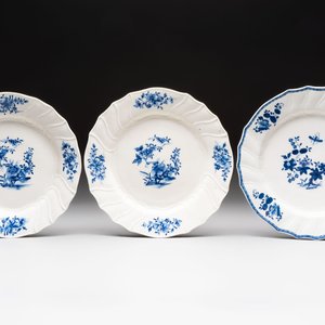 13 blue and white Tournai porcelain plates with floral design, 18/19th C. — photo 10