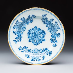 13 blue, white and polychrome Dutch Delft plates — photo 4