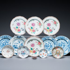 13 Chinese blue and white and famille rose porcelain wares, Kangxi and later — 照片 1