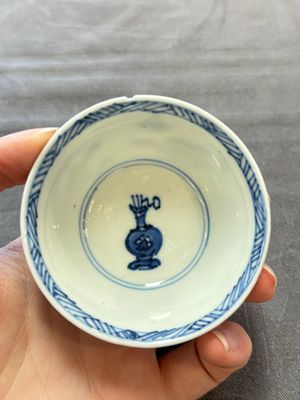 13 Chinese blue and white cups and 15 saucers, Kangxi — 照片 103