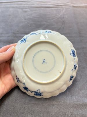 13 Chinese blue and white cups and 15 saucers, Kangxi — 照片 38