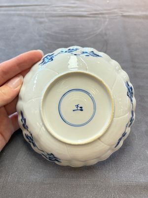 13 Chinese blue and white cups and 15 saucers, Kangxi — 照片 40