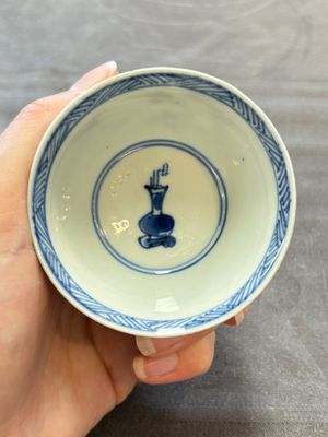 13 Chinese blue and white cups and 15 saucers, Kangxi — 照片 91