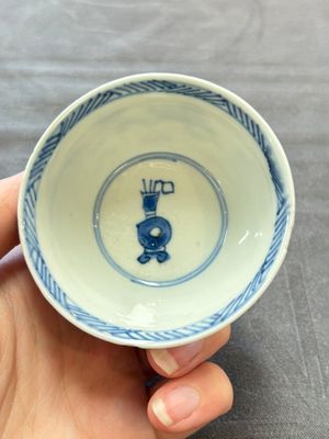 13 Chinese blue and white cups and 15 saucers, Kangxi — 照片 97