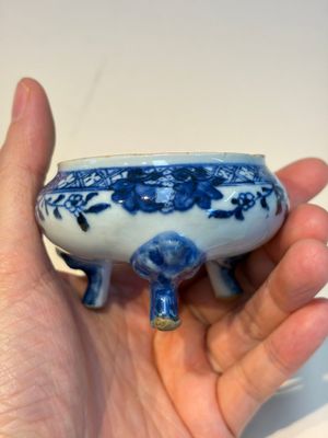 13 Chinese blue and white wares and four sets of Japanese Imari cups and saucers, 17/18th C. — foto 19
