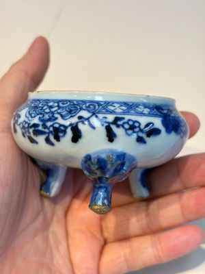 13 Chinese blue and white wares and four sets of Japanese Imari cups and saucers, 17/18th C. — foto 20