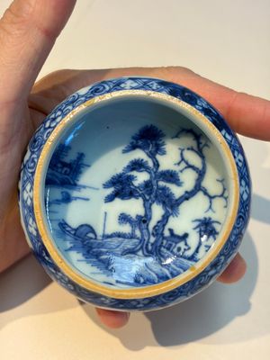 13 Chinese blue and white wares and four sets of Japanese Imari cups and saucers, 17/18th C. — foto 22