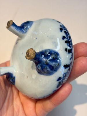 13 Chinese blue and white wares and four sets of Japanese Imari cups and saucers, 17/18th C. — foto 26