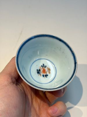 13 Chinese blue and white wares and four sets of Japanese Imari cups and saucers, 17/18th C. — foto 29