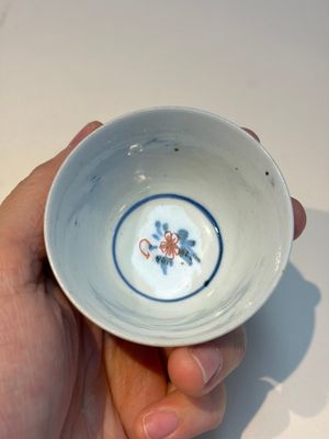 13 Chinese blue and white wares and four sets of Japanese Imari cups and saucers, 17/18th C. — foto 41