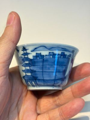 13 Chinese blue and white wares and four sets of Japanese Imari cups and saucers, 17/18th C. — foto 49