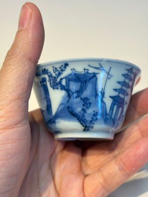 13 Chinese blue and white wares and four sets of Japanese Imari cups and saucers, 17/18th C. — foto 50