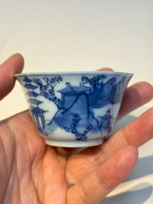 13 Chinese blue and white wares and four sets of Japanese Imari cups and saucers, 17/18th C. — foto 51