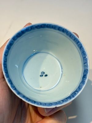 13 Chinese blue and white wares and four sets of Japanese Imari cups and saucers, 17/18th C. — foto 53