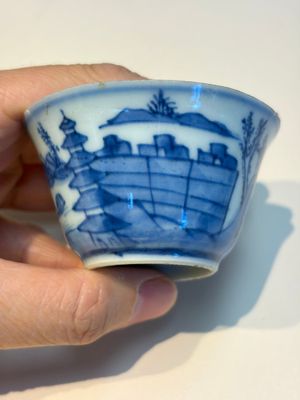 13 Chinese blue and white wares and four sets of Japanese Imari cups and saucers, 17/18th C. — foto 55