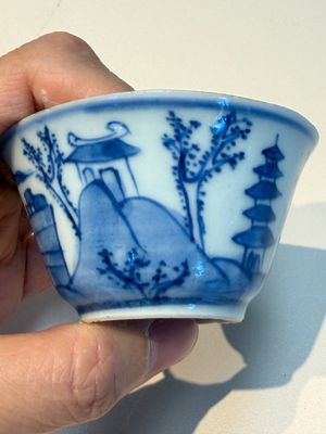 13 Chinese blue and white wares and four sets of Japanese Imari cups and saucers, 17/18th C. — foto 56