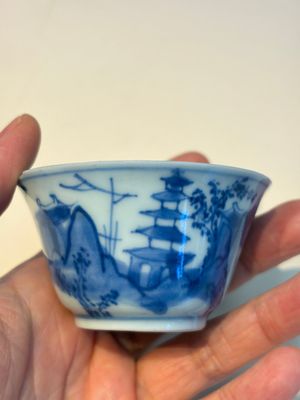 13 Chinese blue and white wares and four sets of Japanese Imari cups and saucers, 17/18th C. — foto 64