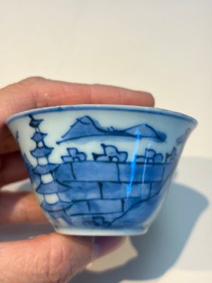 13 Chinese blue and white wares and four sets of Japanese Imari cups and saucers, 17/18th C. — foto 68