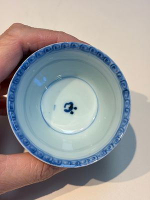 13 Chinese blue and white wares and four sets of Japanese Imari cups and saucers, 17/18th C. — foto 71