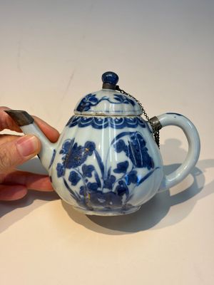 13 Chinese blue and white wares and four sets of Japanese Imari cups and saucers, 17/18th C. — foto 73