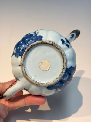 13 Chinese blue and white wares and four sets of Japanese Imari cups and saucers, 17/18th C. — foto 81