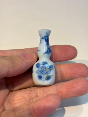 13 Chinese blue and white wares and four sets of Japanese Imari cups and saucers, 17/18th C. — foto 93