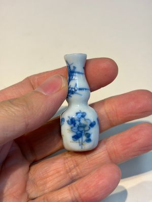 13 Chinese blue and white wares and four sets of Japanese Imari cups and saucers, 17/18th C. — foto 94