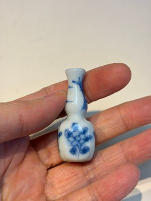 13 Chinese blue and white wares and four sets of Japanese Imari cups and saucers, 17/18th C. — foto 95