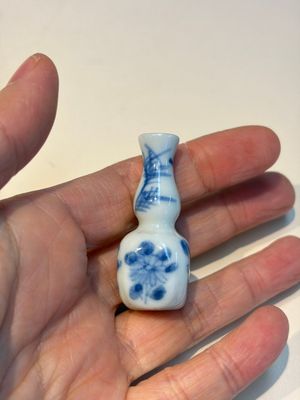 13 Chinese blue and white wares and four sets of Japanese Imari cups and saucers, 17/18th C. — foto 96
