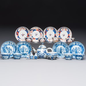 13 Chinese blue and white wares and four sets of Japanese Imari cups and saucers, 17/18th C. — foto 1