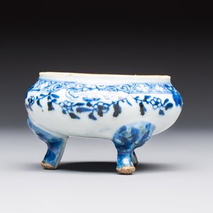 13 Chinese blue and white wares and four sets of Japanese Imari cups and saucers, 17/18th C. — foto 25