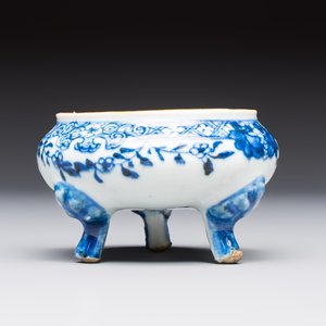 13 Chinese blue and white wares and four sets of Japanese Imari cups and saucers, 17/18th C. — foto 27