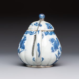 13 Chinese blue and white wares and four sets of Japanese Imari cups and saucers, 17/18th C. — foto 3